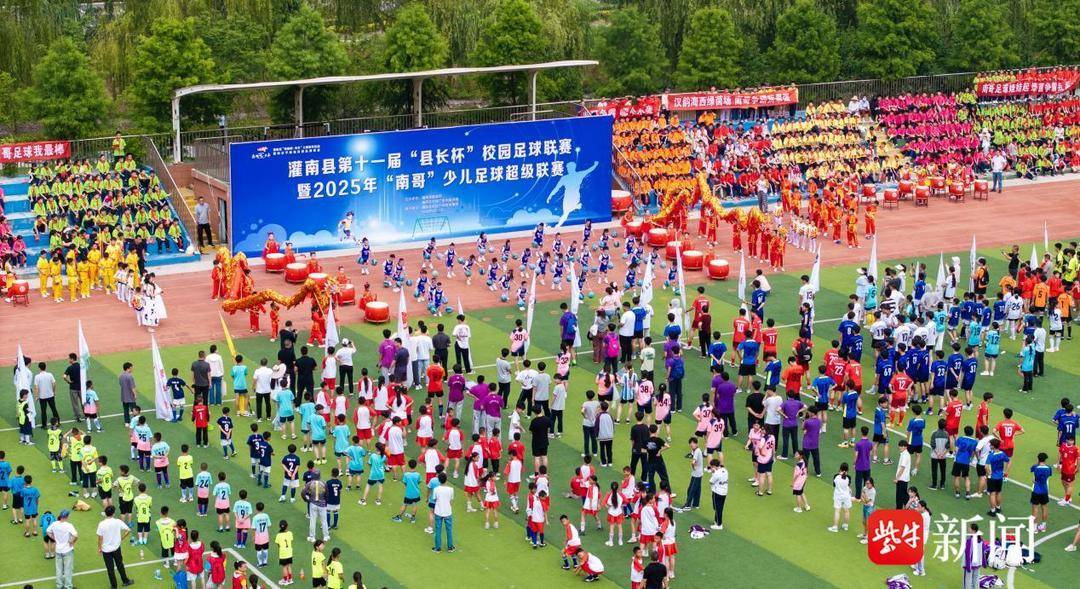皇冠体育下载-【视频】“苏超”热带动校园足球 灌南校园足球联赛激情开赛